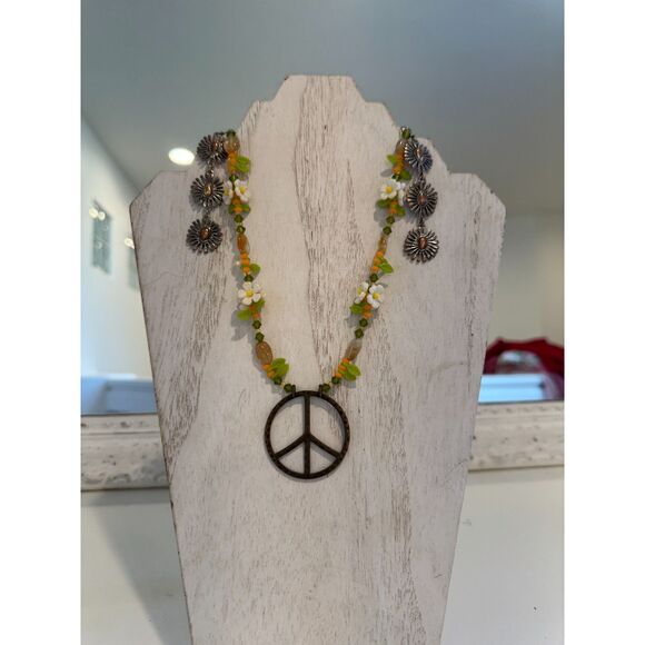 Lucky Brand Beaded Peace Sign Pendant Necklace & Earrings 70s Groovy Jewelry Set - Picture 2 of 7